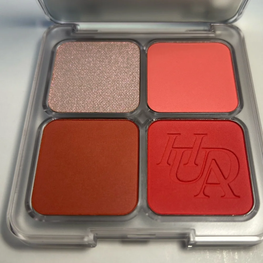 NWT🌷Huda Beauty Blush Filter Blurring Blushlighters Palette in “Toasty Peach”